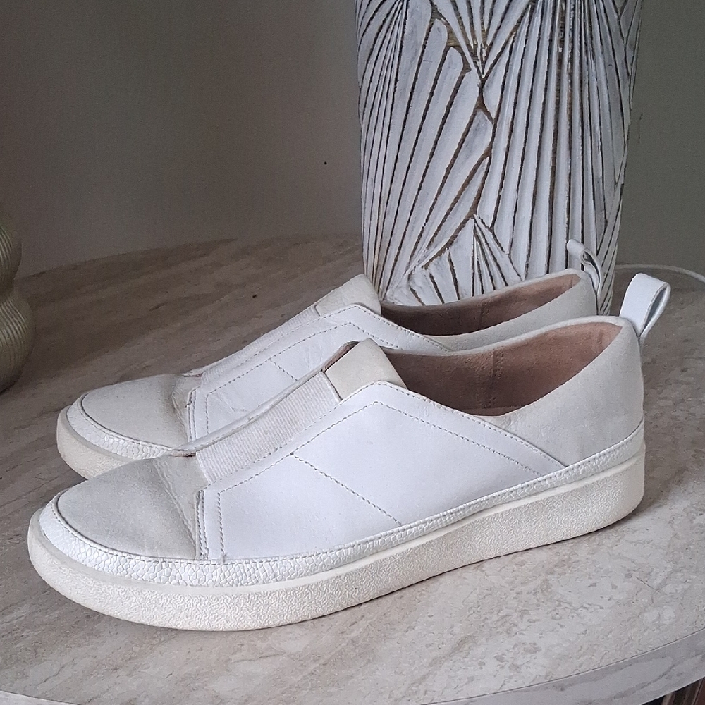 Vionic White Casual Slip-Ons